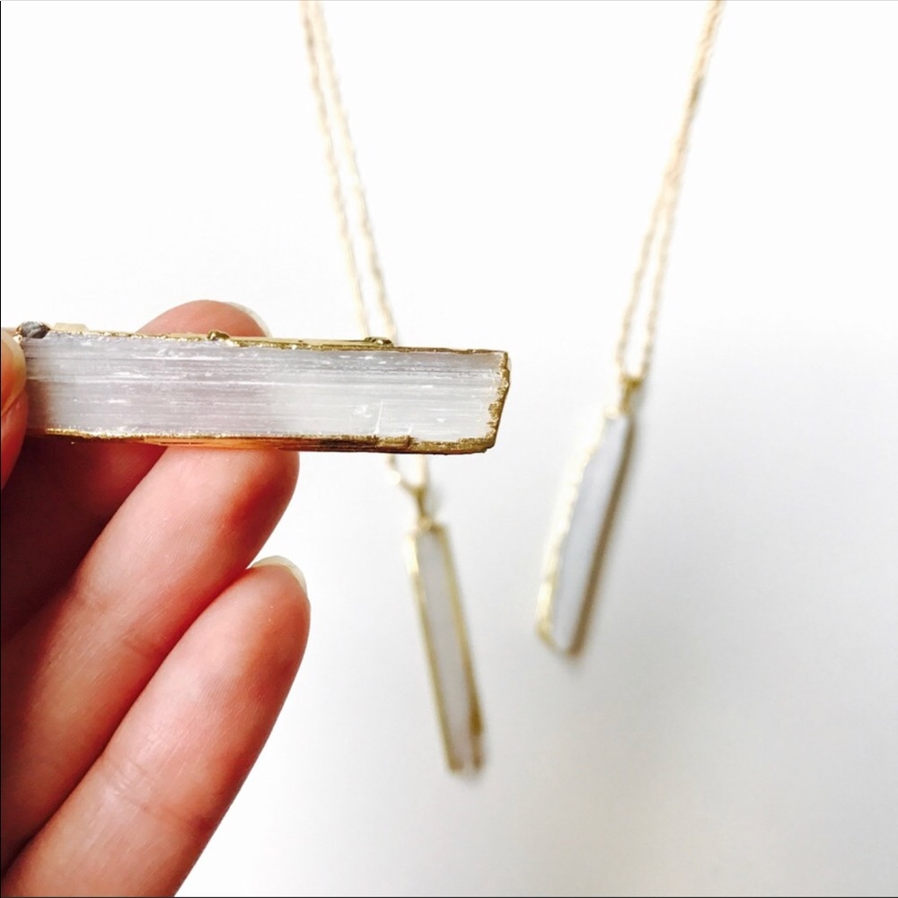 🎉HP 8/8 and 8/9🎉🎉Gold-Dipped Selenite Necklace - Picture 3 of 4